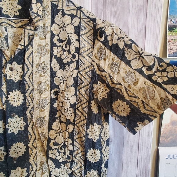 ROYAL CREATIONS HAWAIIN MEN BUTTON UP. XL. SHORT SLEEVE. - Picture 3 of 7